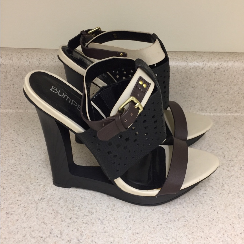 Platform StAtEmEnT sandals🖤